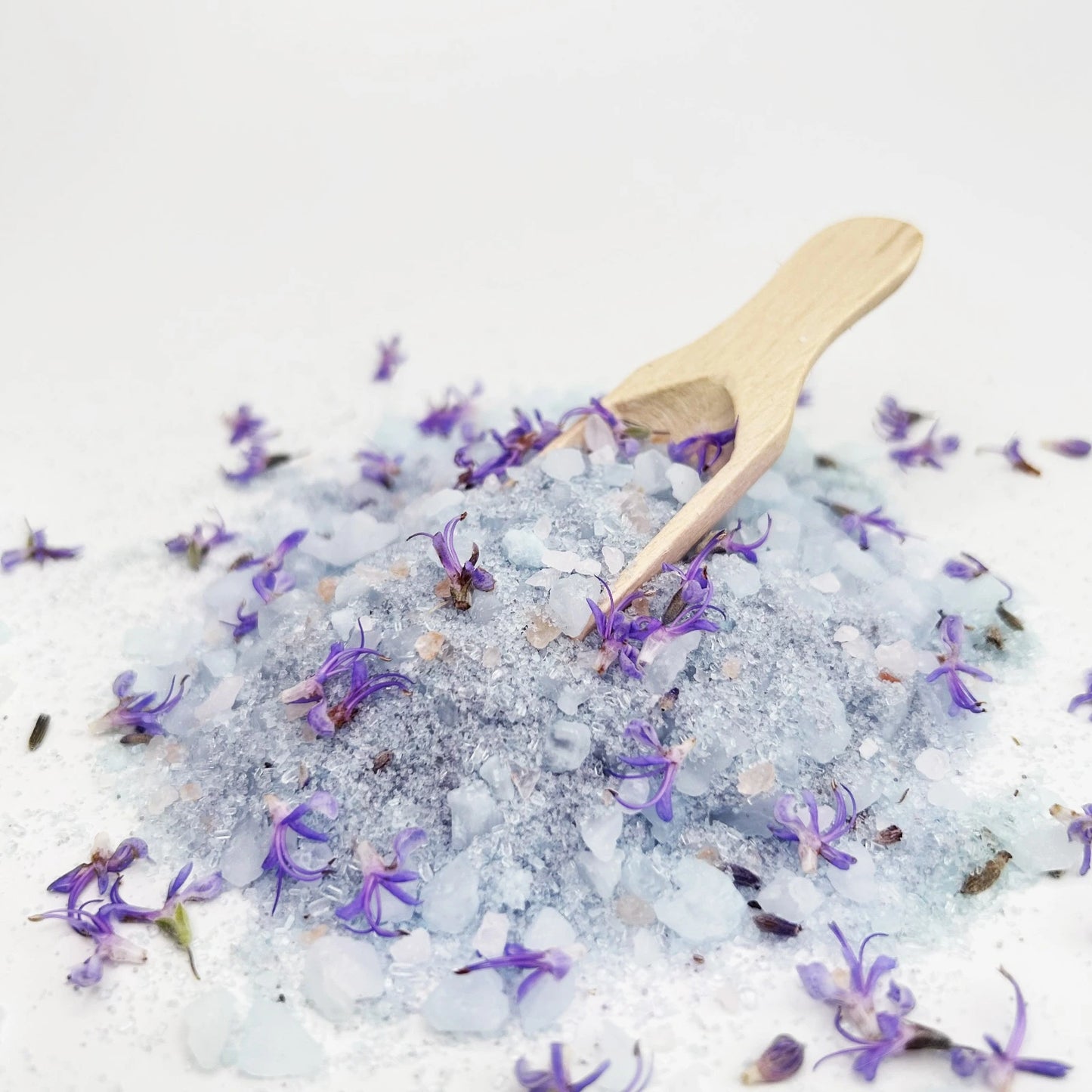 Lavanta & Okaliptus Özlü Mineral Banyo Tuzu 225 Gr – Sakinleştirici ve Canlandırıcı Banyo Deneyimi!