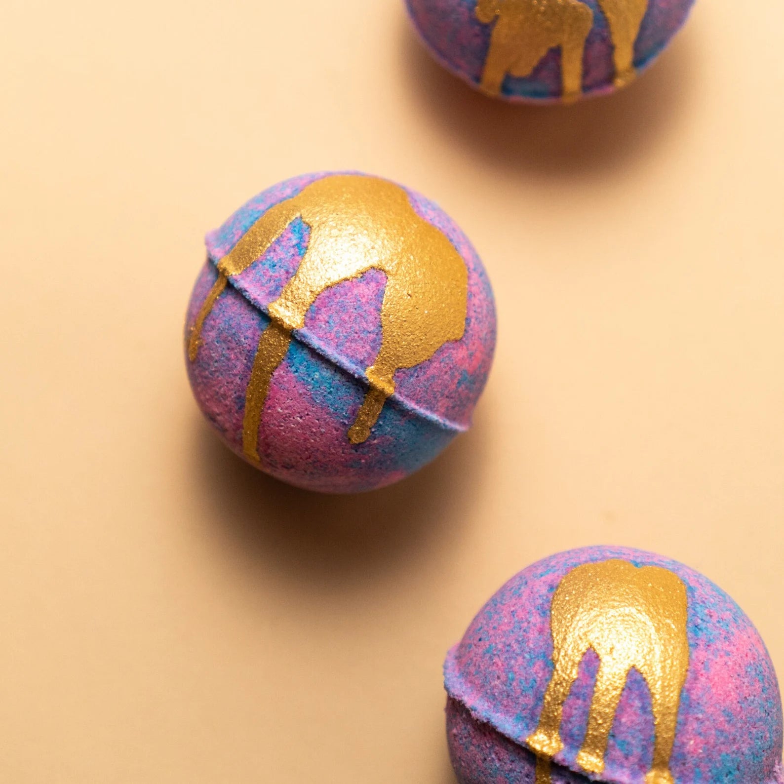 Pembe Çiçek Kokulu Dream Banyo Topu 3 Adet – Romantik ve Rahatlatıcı Banyo Deneyimi