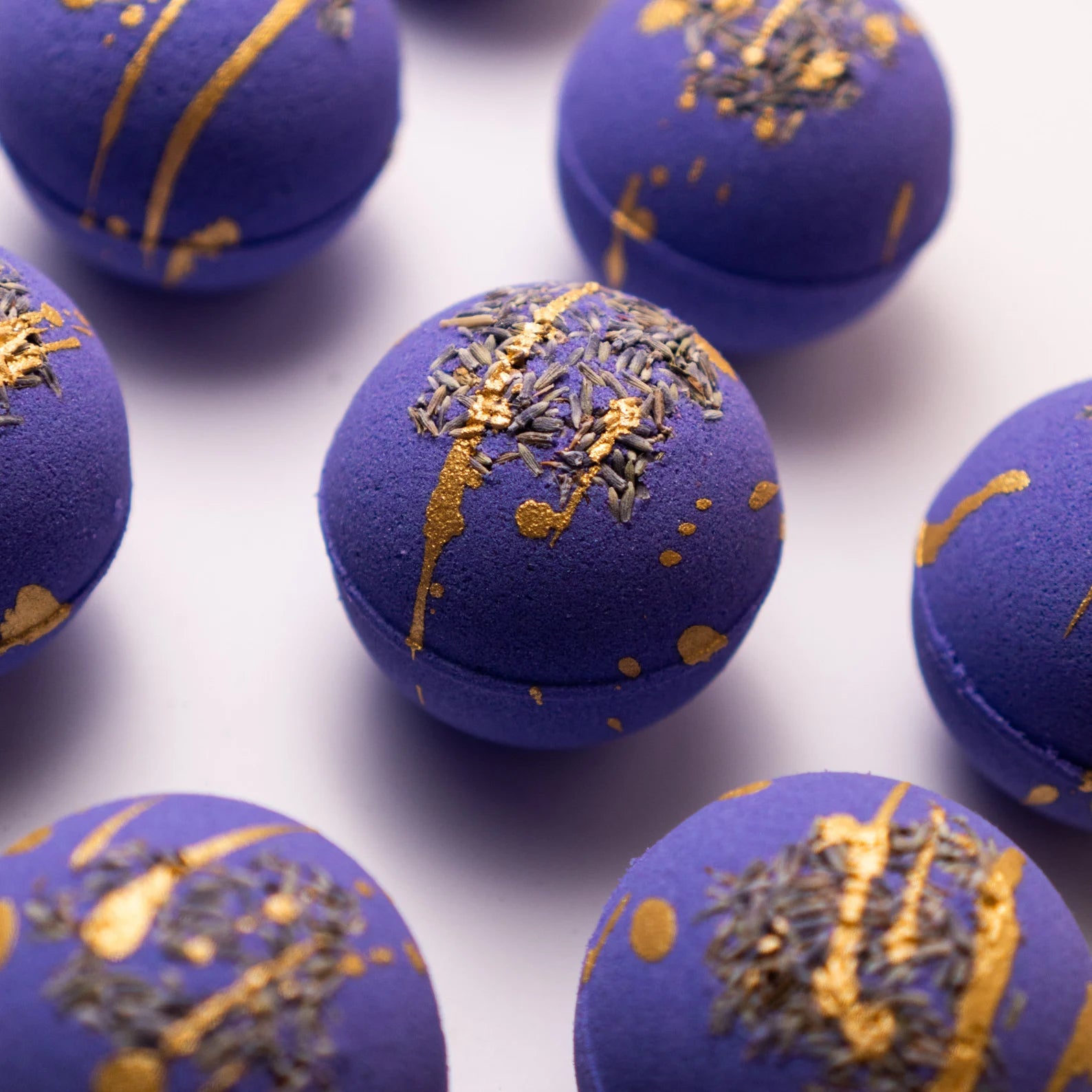 Lavanta Özlü Banyo Topu 3 Adet – Sakinleştirici ve Rahatlatıcı Banyo Deneyimi