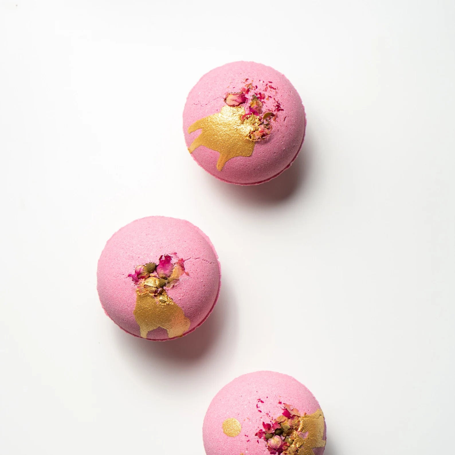 Pembe Tomurcuk Gül Banyo Topu 3 Adet – Romantik ve Ferahlatıcı Banyo Deneyimi