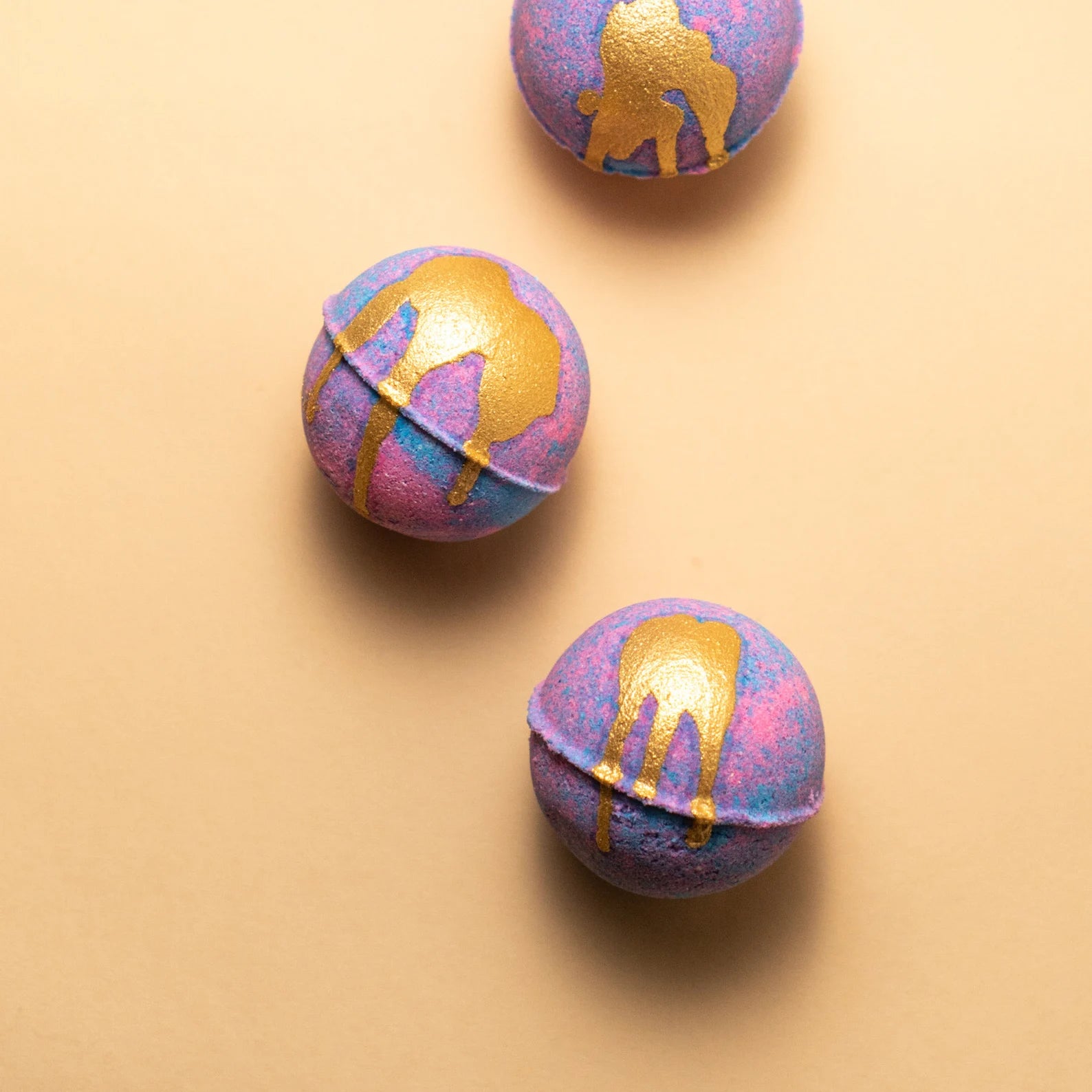 Pembe Çiçek Kokulu Dream Banyo Topu 3 Adet – Romantik ve Rahatlatıcı Banyo Deneyimi