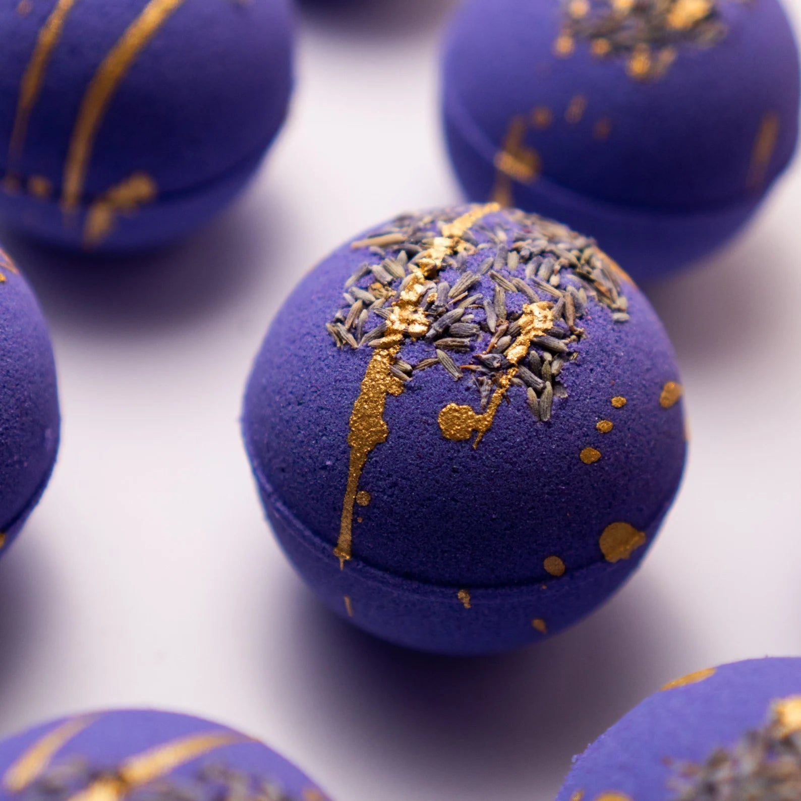 Lavanta Özlü Banyo Topu 3 Adet – Sakinleştirici ve Rahatlatıcı Banyo Deneyimi