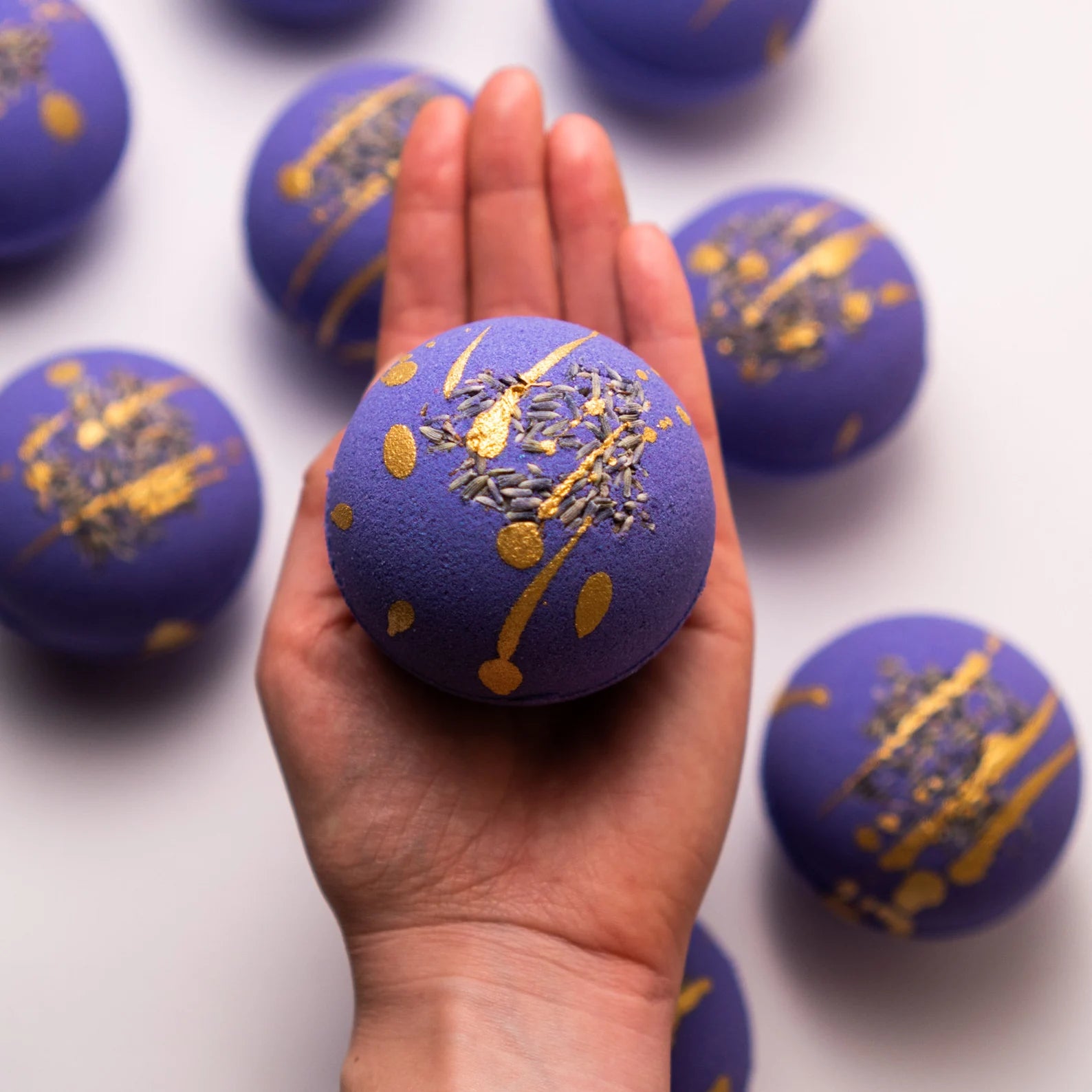 Lavanta Özlü Banyo Topu 3 Adet – Sakinleştirici ve Rahatlatıcı Banyo Deneyimi