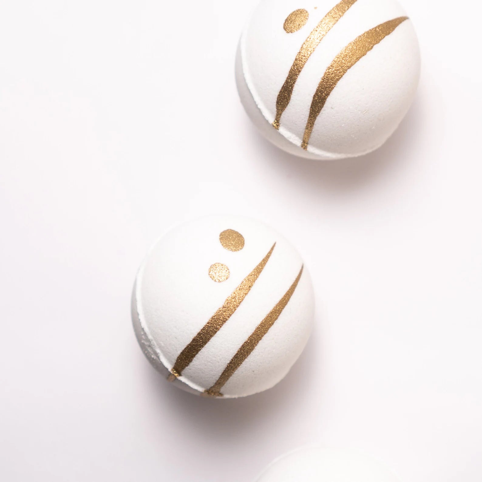 Dişil Enerji Ylang Ylang Kokulu Banyo Topu 3 Adet – Feminen ve Rahatlatıcı Banyo Deneyimi