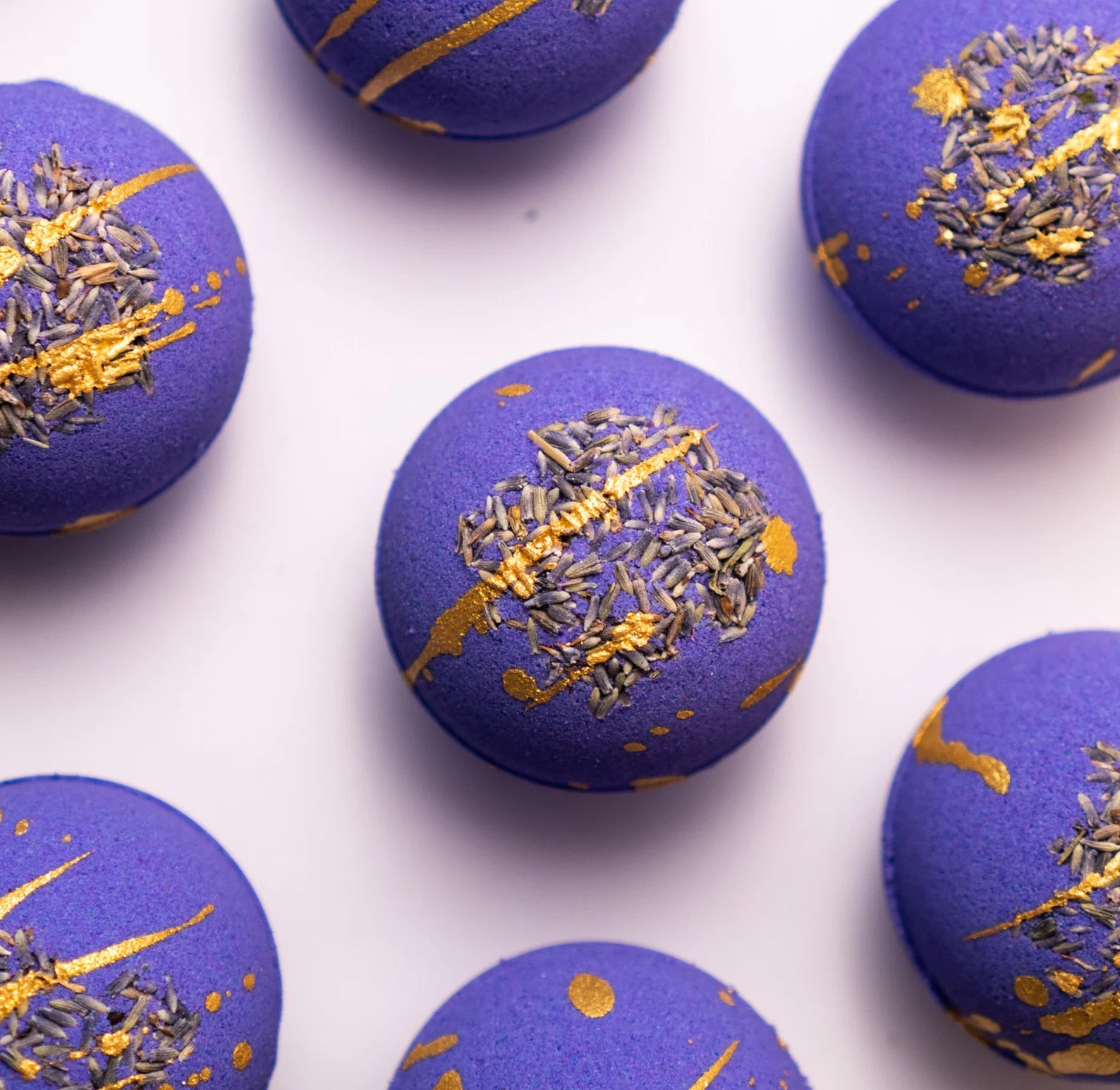 Lavanta Özlü Banyo Topu 3 Adet – Sakinleştirici ve Rahatlatıcı Banyo Deneyimi