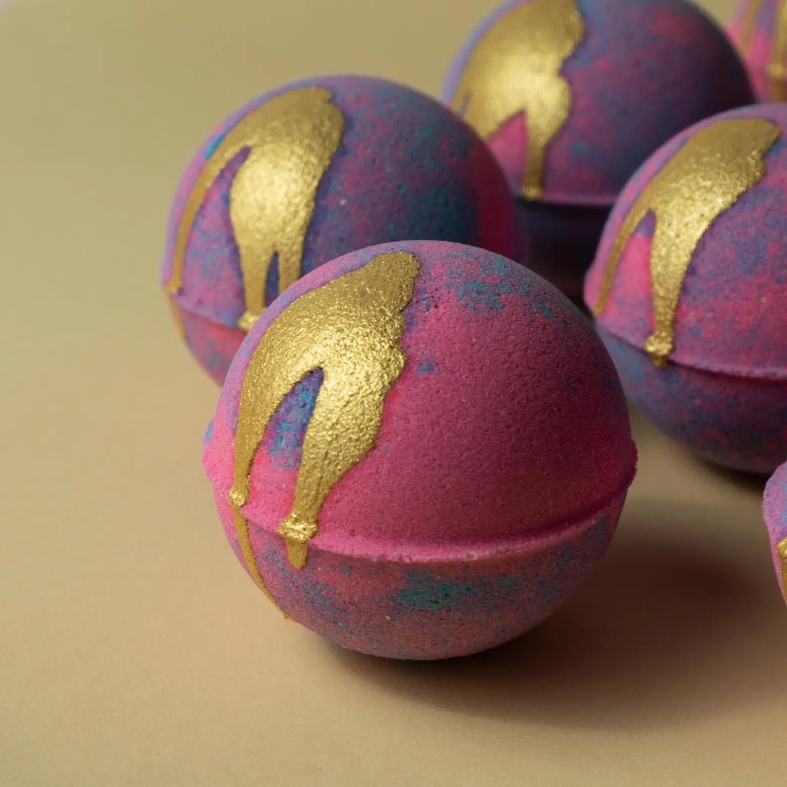 Pembe Çiçek Kokulu Dream Banyo Topu 3 Adet – Romantik ve Rahatlatıcı Banyo Deneyimi