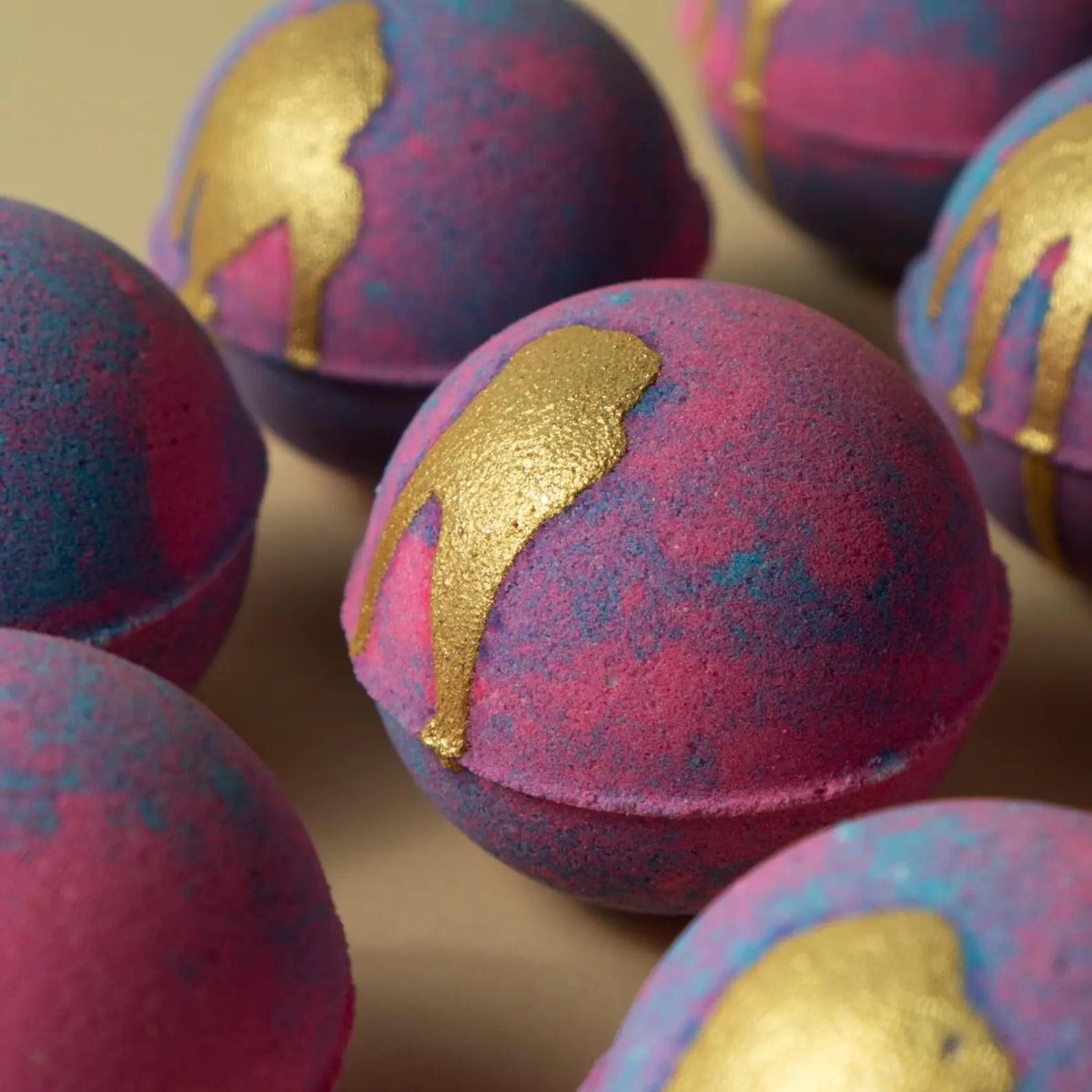 Pembe Çiçek Kokulu Dream Banyo Topu 3 Adet – Romantik ve Rahatlatıcı Banyo Deneyimi