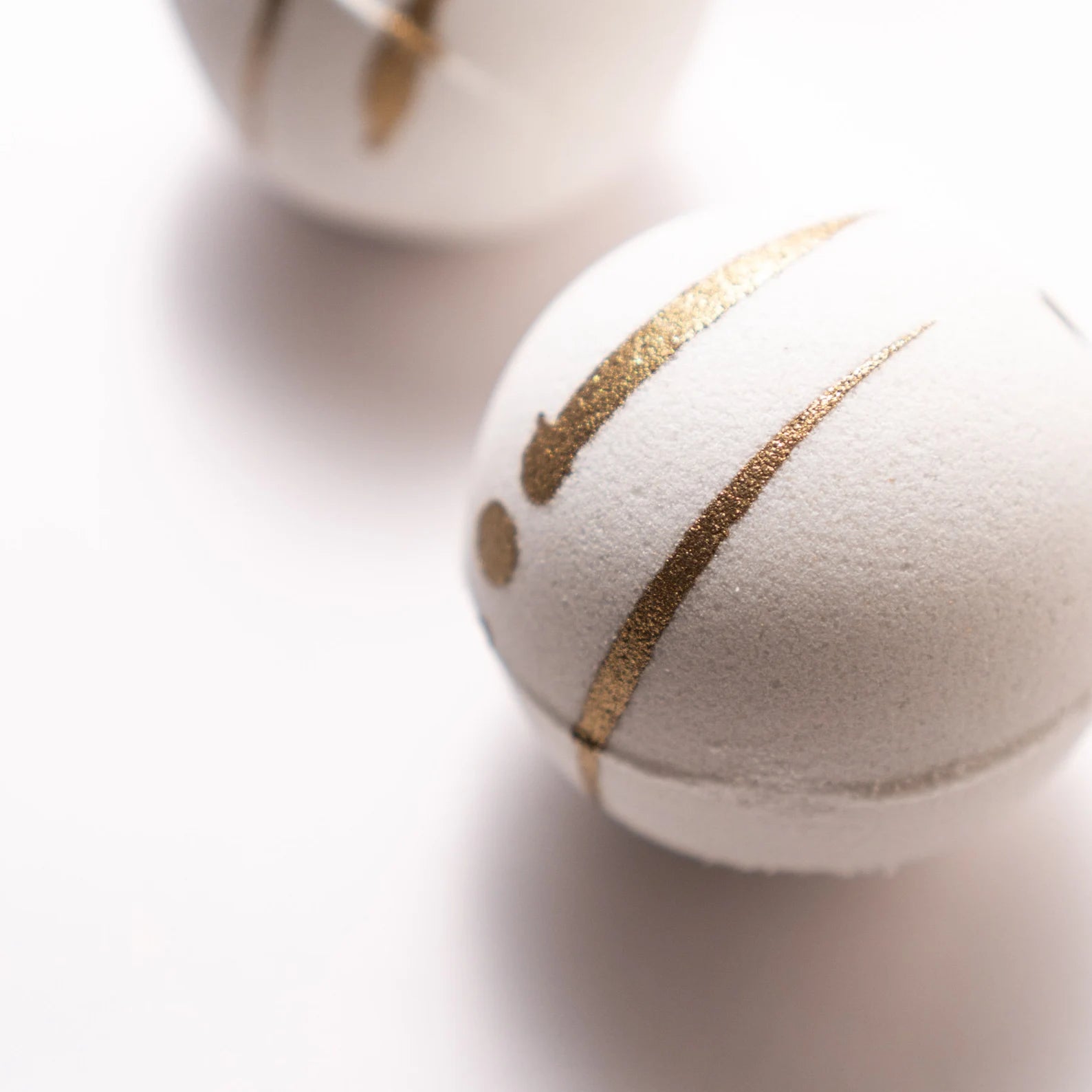 Dişil Enerji Ylang Ylang Kokulu Banyo Topu 3 Adet – Feminen ve Rahatlatıcı Banyo Deneyimi